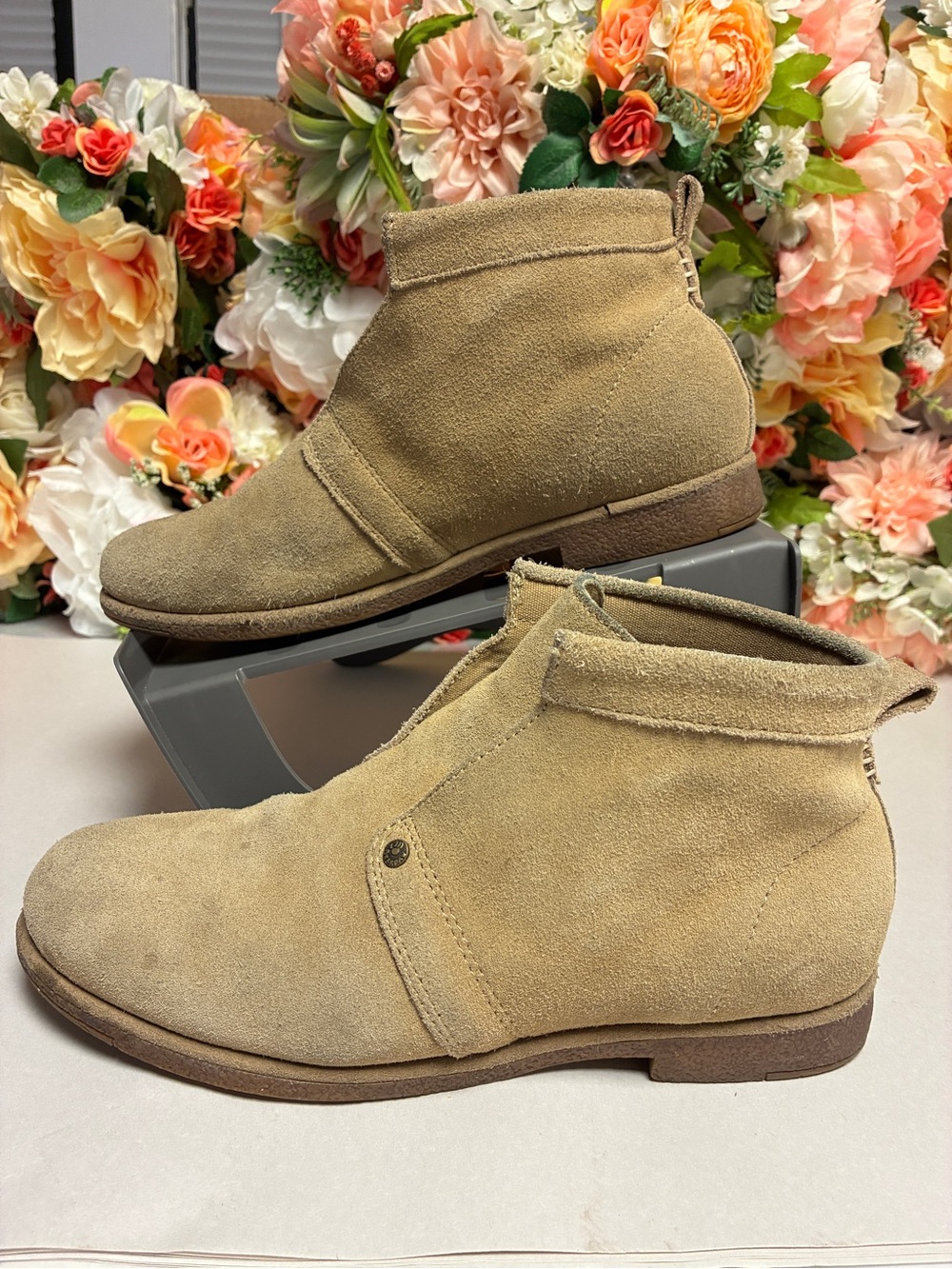 BEARPAW Carmel Women Size 8 Tan Cow Suede Chukka Ankle Boots Wool Footbed 2222W